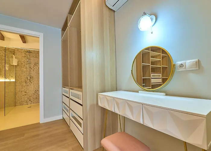 Invalencia Alberic Jungle R Big House Stylish 3 Bdr & 3 Wc With Private Terrace